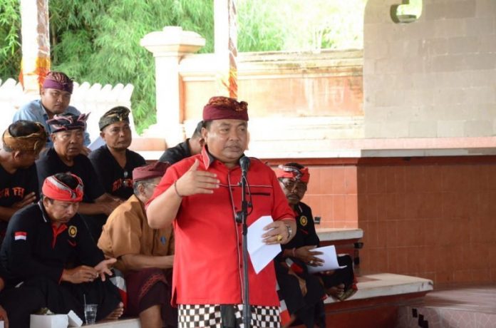 Ketua Komisi IV DPRD Provinsi Bali, I Nyoman Parta, SH  saat menghadiri acara sosialisasi Raperda tentang Desa Adat di Wantilan Kantor DPRD Provinsi Bali