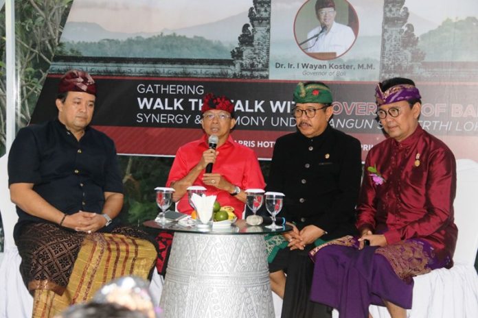acara bertajuk 'Walk The Talk with Governor of Bali : Sinergy and Harmony Under Nangun Sat Kerthi Loka Bali' yang diselenggarakan di Harris Hotel, Sunset Road Kuta, Kamis (11/4) petang