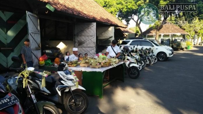 Makorem 163/Wira Satya dan di kediaman Komandan Korem 163/Wira Satya dilaksanakan kegiatan Hari Raya Tumpek Landep