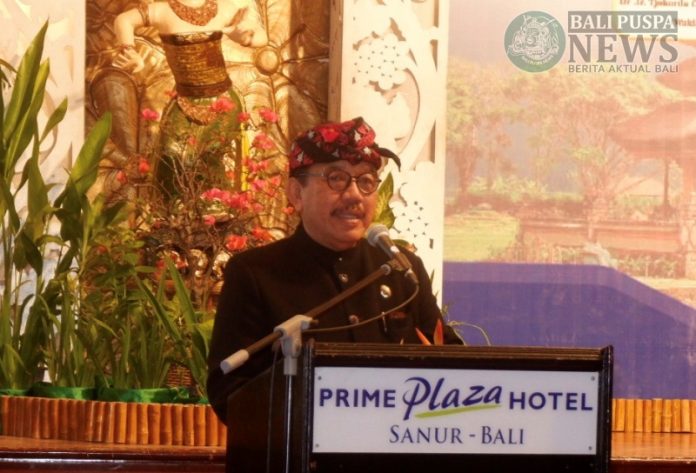 Wakil Gubernur Bali Tjokorda Oka Artha Ardana Sukawati (Cok Ace) saat menjadi Keynote Speaker dalam acara Konferensi Nasional Enginering Perhotelan (KNEP) yang diadakan oleh Fakultas Teknik Universitas Udayana, di Hotel Prime Plaza, Denpasar, Kamis (27/6).