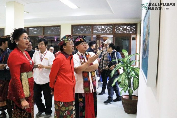 Gubernur Bali Wayan Koster dalam sambutannya saat membuka Seminar Internasional Sastra Indonesia di Bali 2019 di Gedung Ksirarnawa, Denpasar, Jumat (11/10).
