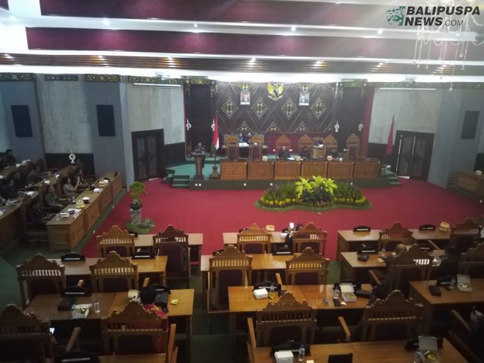 Paripurna Pengambilan keputusan Dewan Karangasem