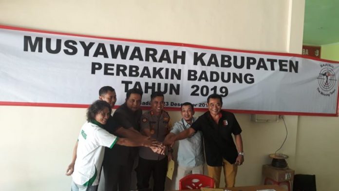 Rapat Musyawarah Perbakin Badung 2019 dirangkaikan Sidang Pleno I pemilihan Pengurus Perbakin Badung periode 2019 – 2023, Senin (23/12) di Ruang Rapat Lapangan Tembak Perbakin Badung.