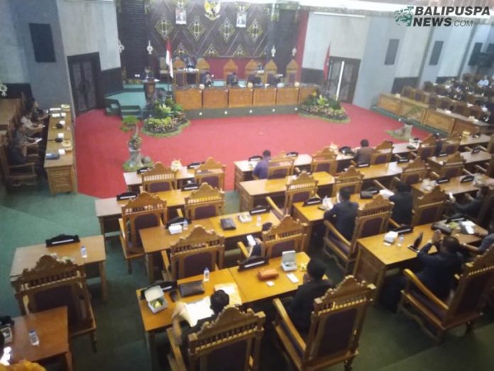 Dewan bersama eksekutif Karangasem bahas Ranperda