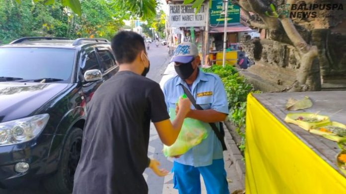 komunitas anak-anak tentara yang tinggal di Tuban. Mereka menerapkan sistem jemput bola dengan berkeliling mengendarai sepeda motor menyebar ke wilayah Kuta dan Tuban untuk membagikan sembako