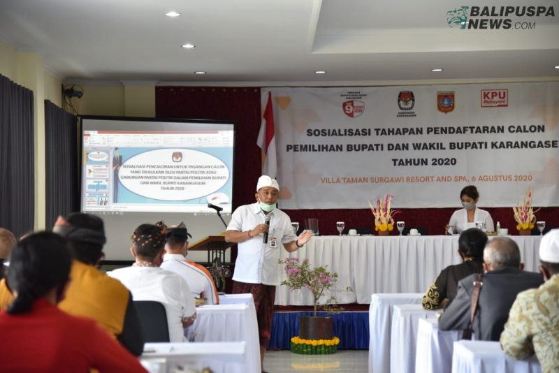 Ketua KPU Bali Agung Lidartawan saat sosialisasi tahapan Pilkada di Villa Taman Surgawi Taman Ujung Karangasem