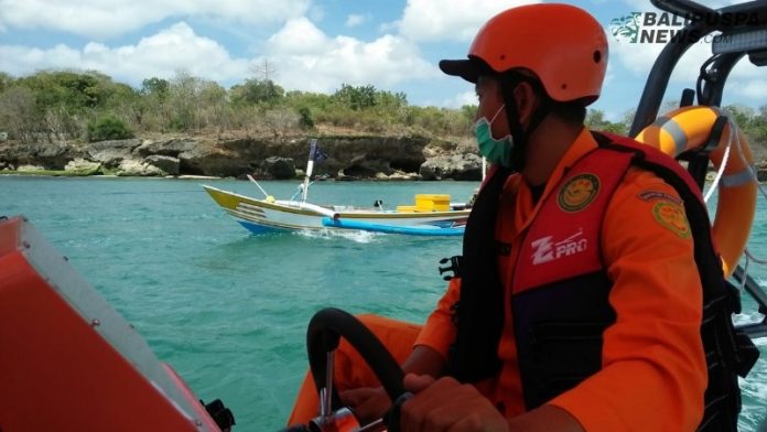 Tim Basarnas Bali mencari Nelayan yang sempat dinyatakan hilang.