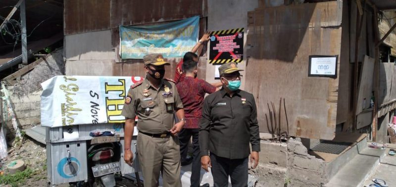 Satpol PP Denpasar segel bangunan tanpa izin di Jalan Blambangan Kecamatan Denpasar Utara, Selasa (8/9/2020)