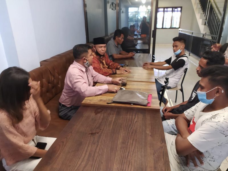 Para korban didampingi pengacara dari Divisi Hukum dan Advokasi PENA NTT Bali