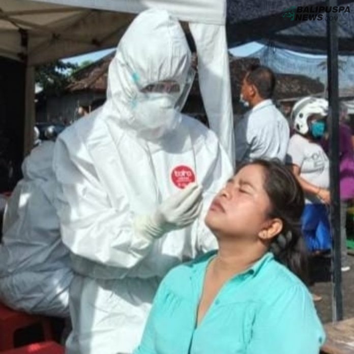 Pemeriksaan Rapid Tes Antigen di Pelabuhan Tribuana, Kusamba