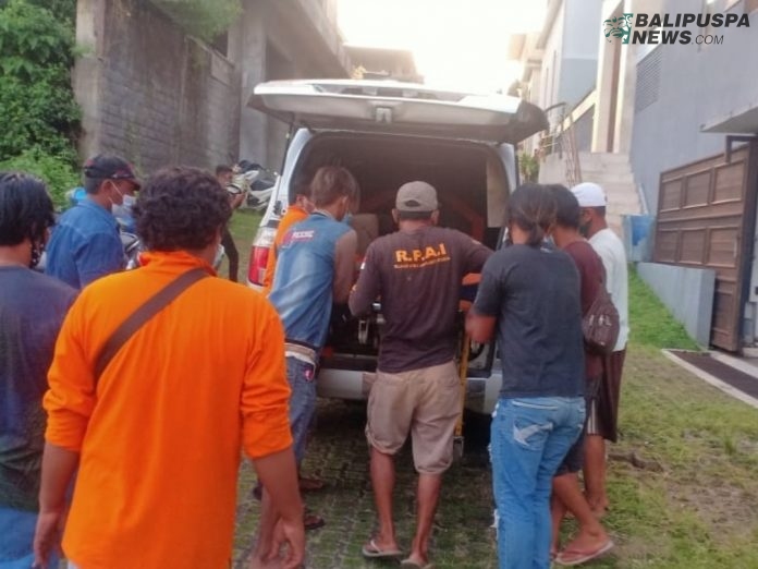 Proses evakuasi jenazah korban ke RSUP Sanglah Denpasar