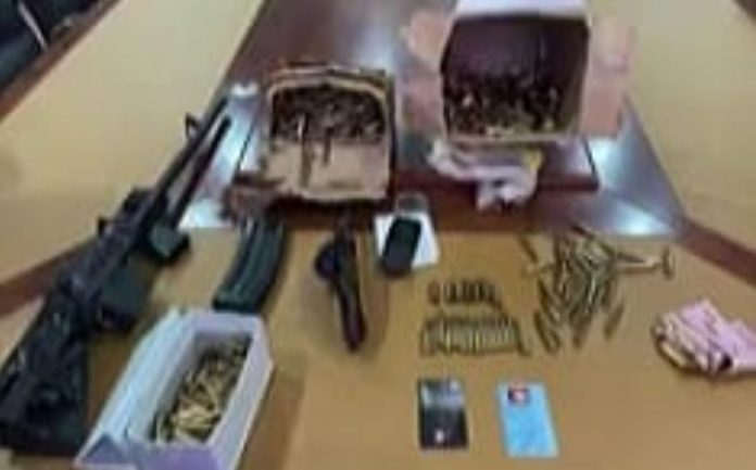 Barang bukti salah satu senjata api yang dijual oknum Anggota TNI dan Polri kepada Kelompok Kriminal Bersenjata (KKB). (Foto : Tangkapan Layar YouTube)