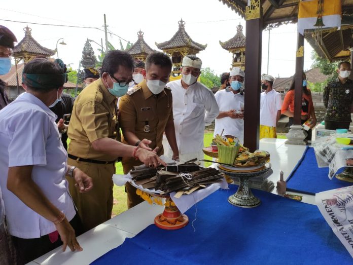 Wakil Bupati Jembrana I Gede Ngurah Patriana Krisna yang hadir pada Konservasi Lontar bertempat di Puri Rai Jembrana, Desa Dangin Tukadaya, Kecamatan Jembrana, Senin (22/3/2021)