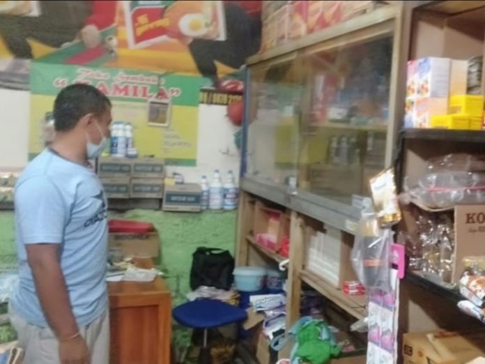 Salah satu toko yang digasak kawanan maling