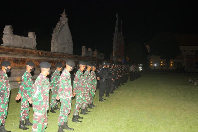 Polda Bali menggelar Apel Siaga Operasional Power Of Hands Kapolda Bali, Senin (5/4/2021) malam