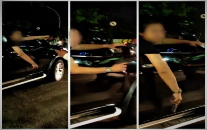 Pengemudi Fortuner yang viral karena marah-marah sambil mengacungkan pistol setelah menabrak di Duren Sawit, Jakarta Timur berhasil ditangkap polisi. (Foto : Tangkapan Layar Medsos)