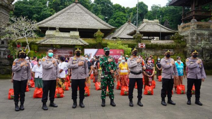 Sambut hari jadi ke 22, Akabri angkatan 1999 menggelar bakti sosial pembagian sembako dan vaksinasi massal