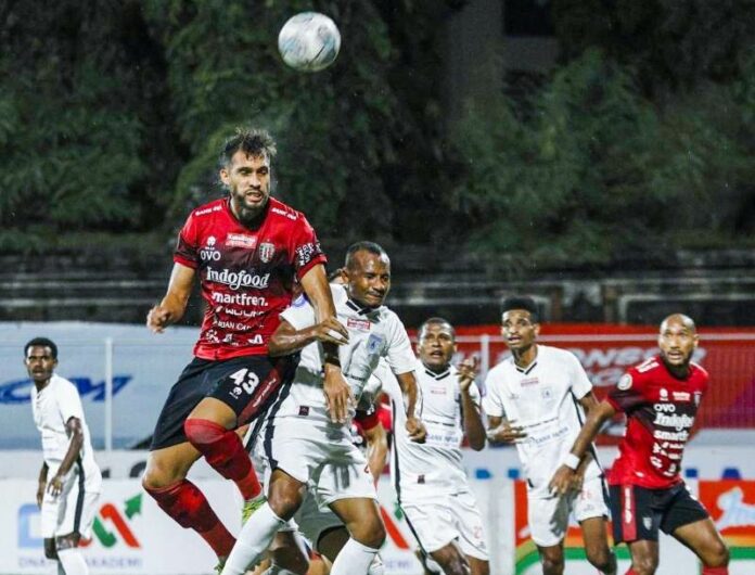 Pertandingan pekan ke-27 BRI Liga 1 2021/2022 yang mempertemukan Bali United dengan Persipuran Jayapura di Stadion I Gusti Ngurah Rai, Denpasar, Kamis (24/2/2022). (Sumber foto: Bali United)