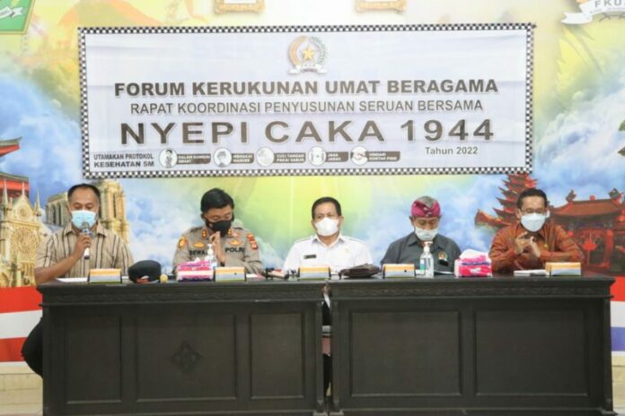 Rapat koordinasi penyusunan seruan bersama Hari Raya Nyepi yang diselenggarakan di Aula FKUB di Kelurahan Dauhwaru, Rabu (16/2/2022)