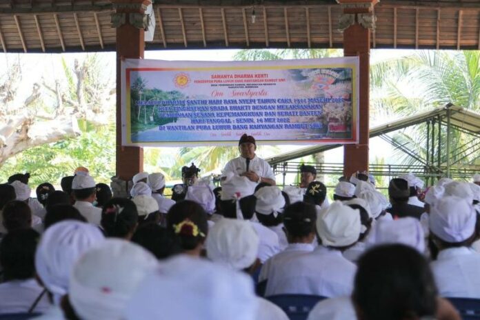 Pembinaan Sesana Kepemangkuan dan Serati Banten bertempat di Wantilan Pura Luhur Dang Kahyangan Rambut Siwi, Senin (16/5/2022).