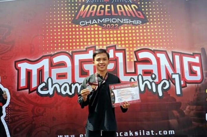 Dimas Kholis Prasetiyo, mahasiswa Fakultas Kedokteran Hewan (FKH) Universitas Udayana yang mengukir prestasi di bidang pencak silat
