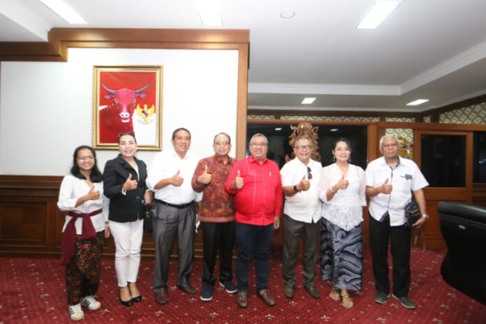 Ketua DPRD Badung Putu Parwata menerima audiensi DPD Partisipasi Kristen Indonesia (Parkindo) Bali di kantor DPRD Badung, Selasa (21/6/2022)