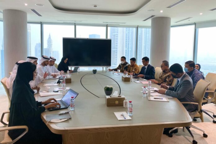 Menteri Perdagangan RI, Zulkifli Hasan bertemu dengan Menteri Ekonomi Uni Emirat Arab (UEA), Thani Bin Ahmed Al Zeyoudi di Abu Dhabi, Kamis (30/6/2022). (Foto: Kemendag)