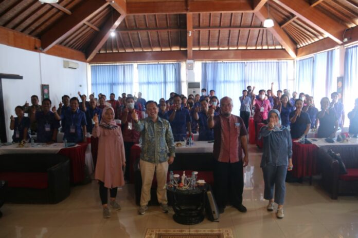 Pelatihan Thematic Akademi terkait pengenalan coding khusus tenaga pendidik yang digelar di Puri Saron Baruna Beach Cotagges Lovina Singaraja