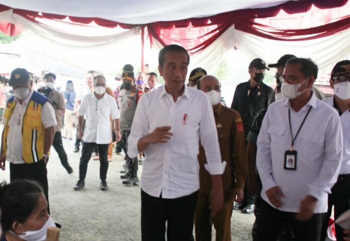 Dirjen Rehabilitasi Sosial, Pepen Nazaruddin mewakili Mensos Tri Rismaharini mendampingi Presiden RI, Joko Widodo untuk penyerahan bantuan sosial ATENSI, PKH, BLT Minyak Goreng dan Sembako secara simbolis bagi Anak, Lansia dan Penyandang Disabilitas di Kabupaten Nias Utara dan Kabupaten Nias Barat, Sumatera Utara.