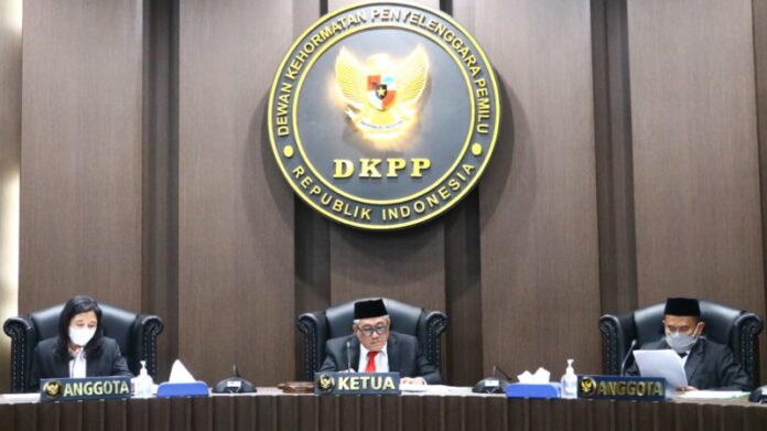 Sidang pembacaan putusan Kode Etik Penyelenggara Pemilu (KEPP) di Ruang Sidang DKPP Jakarta, pada Rabu (10/8/2022). (Foto: DKPP)