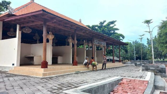 Proyek penataan kios di Pura Goa Lawah, Desa Pesinggahan, Kecamatan Dawan, Kabupaten Klungkung yang baru rampung