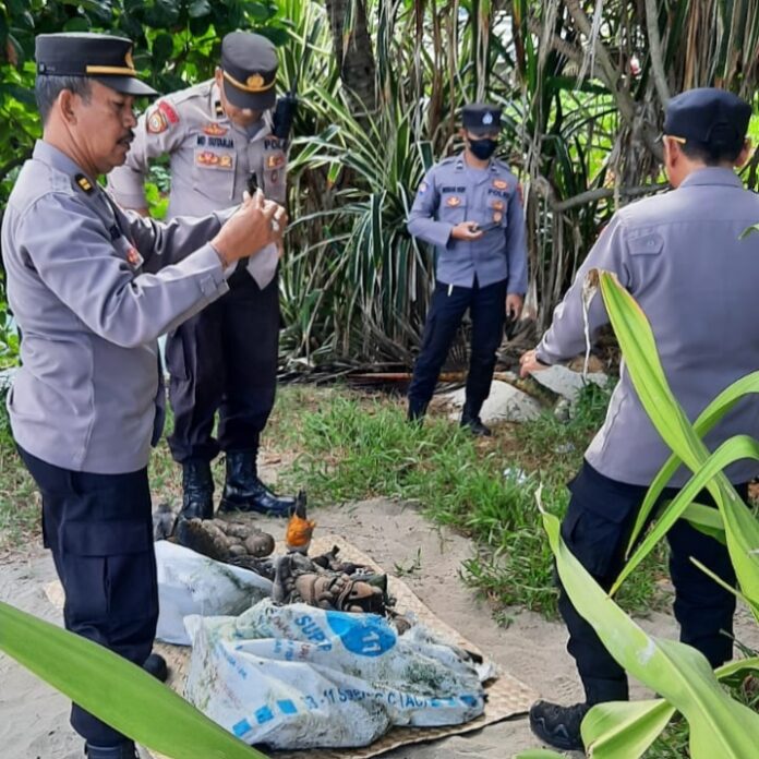 Penemuan sekarung benda sakral berlangsung di seputaran Loloan Pura Petitenget, Canggu, Kuta Utara, Badung, pada Kamis (22/6/2023)