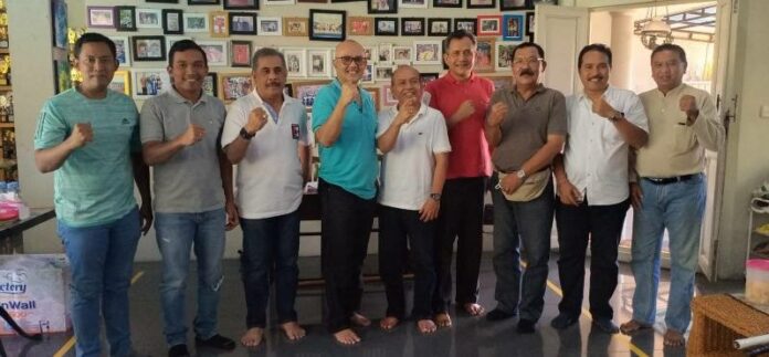 Rapat calon pengurus Cabang Federasi Hockey Indonesia (Pengcab FHI) Kota Denpasar dengan Sekretaris Pengprov FHI Bali, Nana Sutriana pengurus