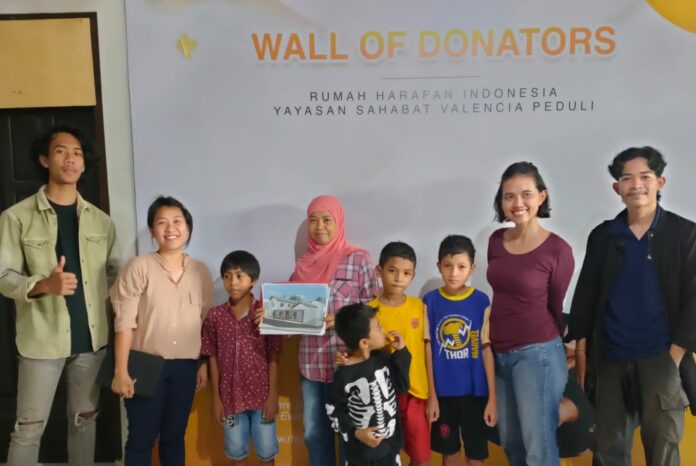Tim Pengabdian Unwar menyerahkan Perencanaan Rumah Singgah Harapan Indonesia sebagai Rumah Singgah Pasien Dari Indonesia Bagian Timur