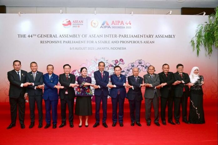 Presiden RI, Joko Widodo (Jokowi) saat membuka Sidang Umum ke-44 ASEAN Inter-Parliamentary Assembly (AIPA) di Hotel Fairmont, Jakarta, Senin (7/8/2023). (Foto: Biro Pers, Media dan Informasi Setpres)