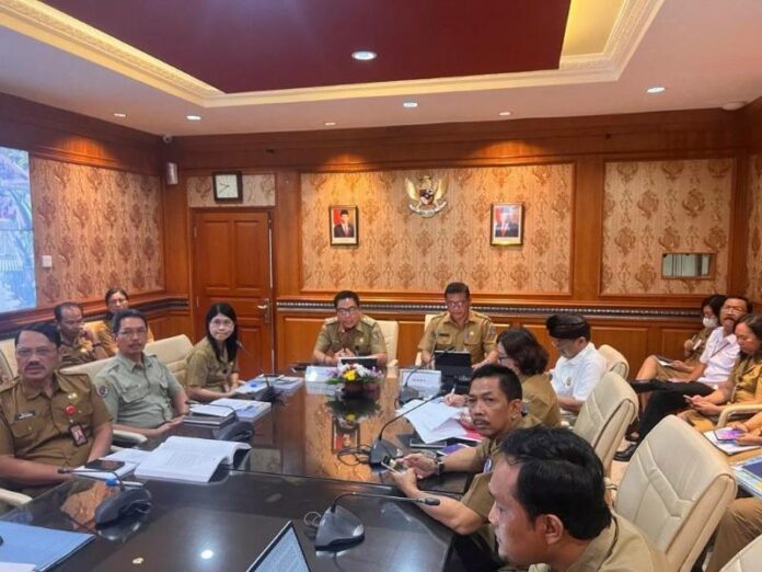 Pelaksanaan Verifikasi Lanjutan dari Tim Verifikator Kabupaten/Kota Sehat yang digelar secara virtual dari kantor Wali Kota Denpasar