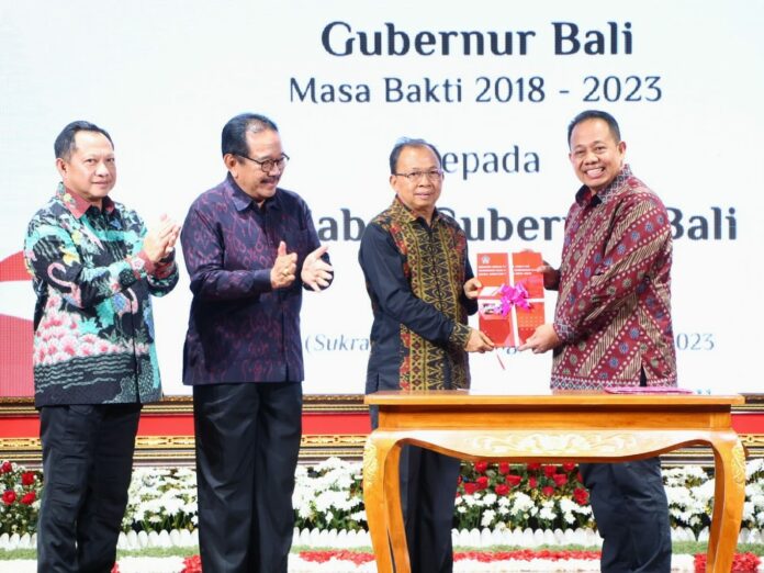 Serah Terima Jabatan Wayan Koster kepada Pj Gubernur Sang Made Mahendra Jaya