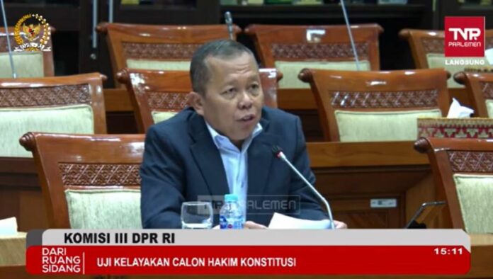 Arsul Sani, calon terpilih yang diusulkan oleh DPR menjadi hakim konstitusi saat menjalani Fit dan Proper Test (Uji Kepatutan dan Kelayakan) di Komisi III DPR RI yang digelar sejak Senin (25/9/2023) hingga Selasa (26/9/2023). Arsul Sani yang saat ini menjabat sebagai Wakil Ketua MPR RI akan menggantikan Wahidudin Adams. (Foto: DPR RI)