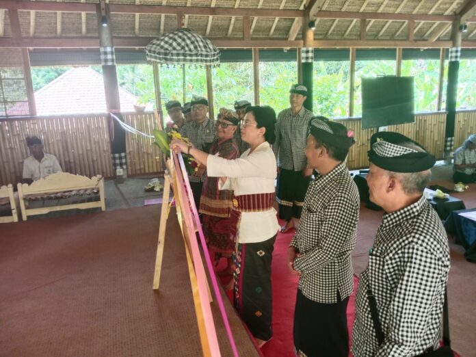 Persemian Bangunan Bale Lantang Museum Pustaka Lontar Dukuh Penaban oleh Deputi UMKM BI (Bank Indonesia) Bali, I Gusti Agung Diah Utari, pada Minggu (12/11/2023)