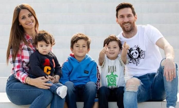 Lionel Messi bersama Istri dan ketiga Anaknya