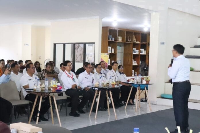 Sosialisasi Kekayaan Intelektual dengan Tema Penguatan Potensi Kabupaten Buleleng Melalui Kekayaan Intelektual Personal dan Komunal, bertempat di Gedung PLUT K-UMKM Banyuasri