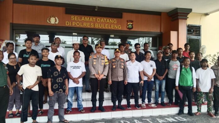 Kapolres Buleleng AKBP Ida Bagus Widwan Sutadi usai melangsungkan mediasi antara dua kelompok pemuda asal dua Banjar di Desa Lokapaksa, Kecamatan Seririt, Buleleng yang sempat bentrok ketika hari pengerupukan