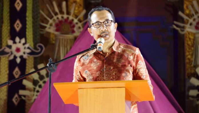 Sekretaris Daerah (Sekda) Gede Suyasa saat memberikan sambutan di acara Grand Final Pemilihan JBB tahun 2024 di Gedung Kesenian Gde Manik
