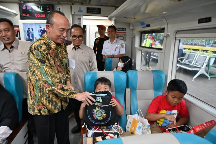 Deputi Bidang Pemenuhan Hak Anak Kemen PPPA, Pribudiarta Nur Sitepu dalam Konferensi Pers “Rekomendasi Komisi Perlindungan Anak Indonesia (KPAI) terhadap Pelaksanaan Mudik Lebaran 2024 Ramah Anak”. (dok. Humas)
