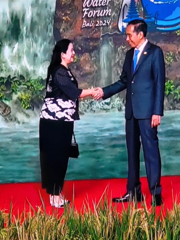 Ketua DPR RI Puan Maharani bersama Presiden Joko Widodo pada Pembukaan World Water Forum (WWF) ke-10 di Bali Internasional Convention Center (BICC), Nusa Dua, Bali, Senin (20/5/2024). (Foto: DPR RI)