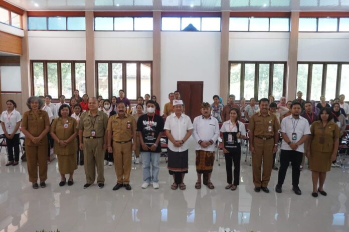 Bupati Karangasem I Gede Dana, didampingi Wakil Bupati I Wayan Artha Dipa dan Sekda I Ketut Sedana Merta, Senin (27/5/2024), membuka acara Pelatihan Kewirausahaan bagi Pelaku Usaha Mikro Kabupaten Karangasem Tahun 2024 di SKB Karangasem