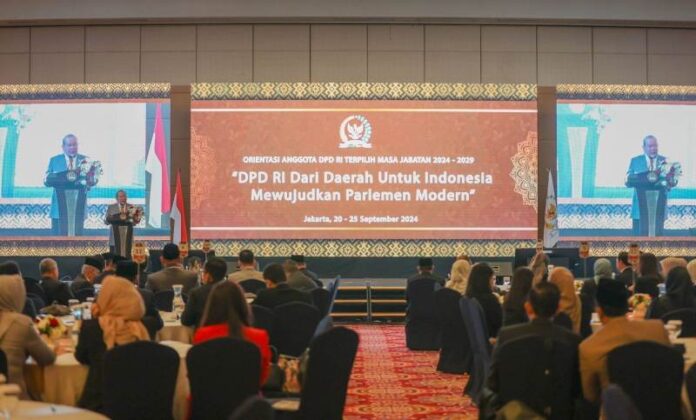 Ketua DPD RI, AA LaNyalla Mahmud Mattalitti ketika membuka kegiatan Orientasi bagi Anggota Terpilih DPD RI Periode 2024-2029 dengan tema DPD RI Dari Daerah Untuk Indonesia Mewujudkan Parlemen Modern di Hotel Ritz Carlton, Jakarta, Senin, (23/9/2024). (Foto: DPD RI)