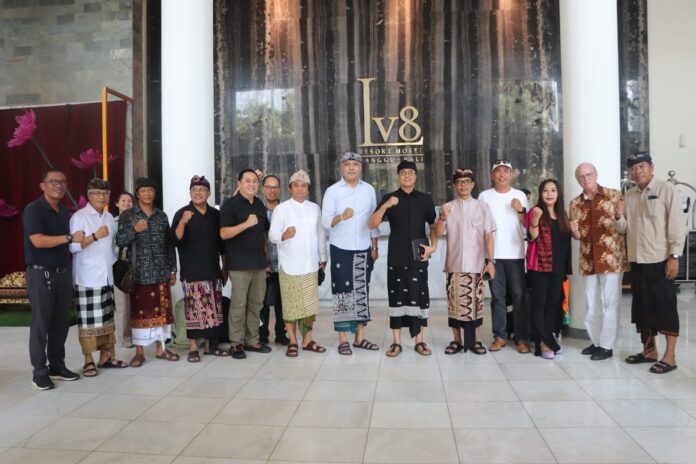 Pj Sekda Badung IB. Surya Suamba didampingi Kadis Pariwisata Nyoman Rudiarta menghadiri pertemuan dengan anggota IHGMA di LV8 Resort Hotel Canggu Bali, Kamis (24/10/2024)