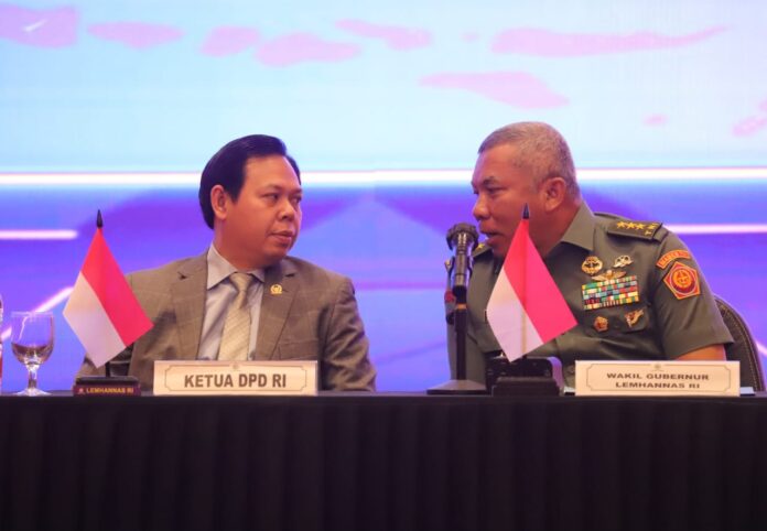 Ketua Dewan Perwakilan Daerah (DPD) RI Sultan B Najamuddin bersama Wakil Gubernur Lemhanas Letjend TNI Eko Margiyono. (Foto: DPD RI)