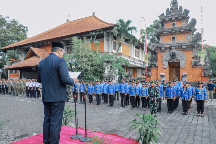 Pemerintah Kabupaten Gianyar menggelar Upacara peringatan Hari Pahlawan di Halaman Kantor Bupati Gianyar dan dilanjutkan dengan ziarah nasional di Taman Makam Pahlawan Kreta Kirttya Mandala, Minggu (10/11/2024)
